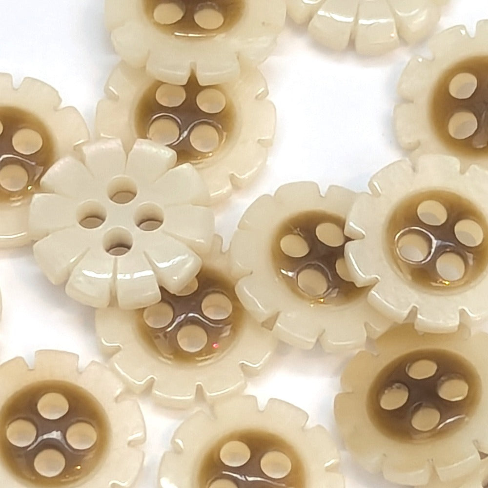 Tiny Button - Cream Daisy - 11mm